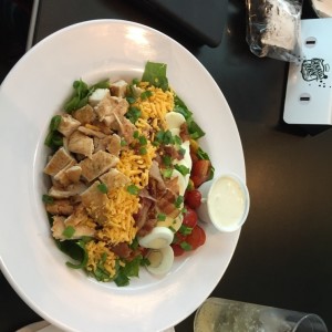 Ensalada Cobb con pollo