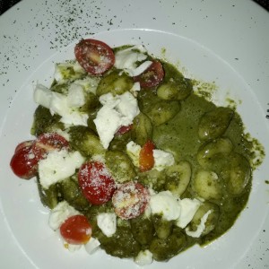 gnoqui al pesto