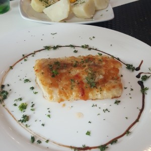 Filete corvina al ajillo