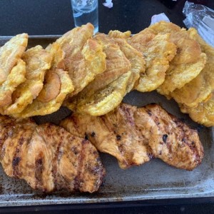 Filete de pollo con patacones