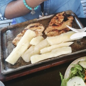 Pollo con yuca