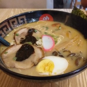 Hakata Black Girlic Oil Ramen 