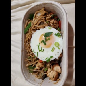Pad Kee Mao de Pollo