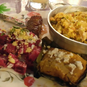 arroz con pollo y ensalada de feria