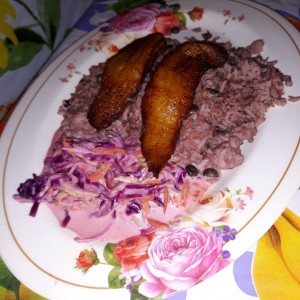 arroz con guandu y tajadas