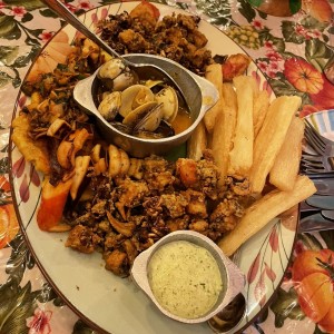 Picada de mariscos 