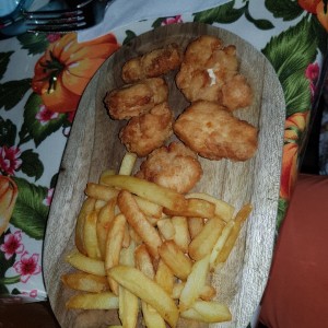 deditos de pollo y papas frita