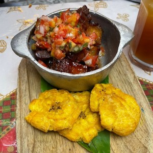 Chicharrones glaseados en tamarindo