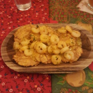 camarones al ajillo con patacones