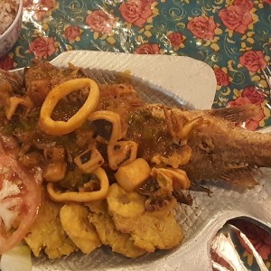 Pescado Frito a lo Macho