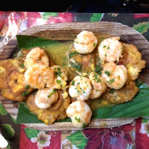 Patacones con camarones