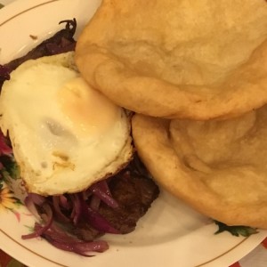 Filete de carne a caballo con hojaldre