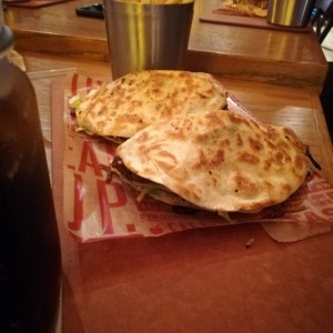 Hamburguesa Quesadilla