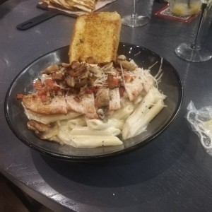 Chicken & Broccoli Alfredo Pasta