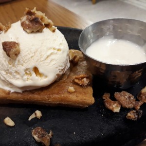 Dulce de brownie con helado