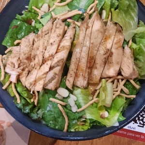 ensalada con pollo al grill