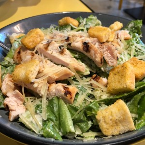 Ensalada Caesar con pollo