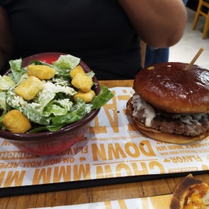 Texana Burger con Ensalada Cesar