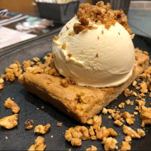 Brownie con nueces y Helado de vainilla