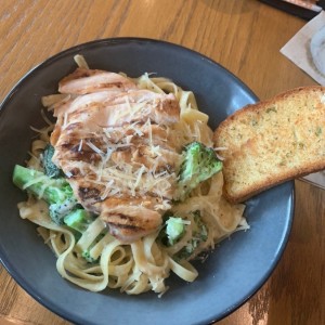 Chicken & Broccoli Alfredo Pasta