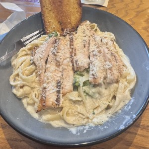 Chicken & Broccoli Alfredo Pasta