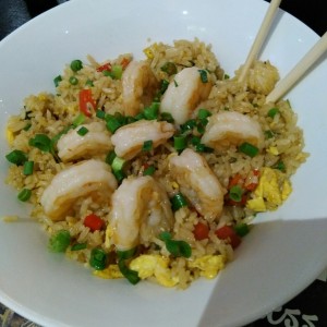 Arroz chaufa de camarones