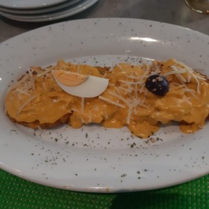 patacones rellenos con aji de gallina