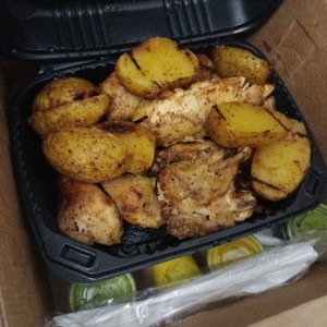 Pollo Entero con papas asadas