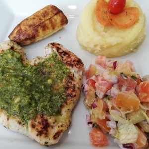 Pechuga de pollo al pesto