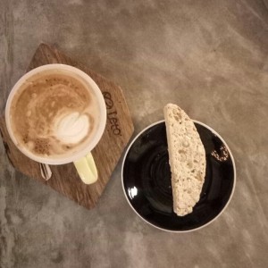 Capuchino con Biscotti ??