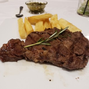 Delmonico con yuca frita