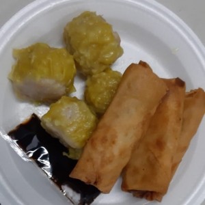 siu mai y rollos de camaron