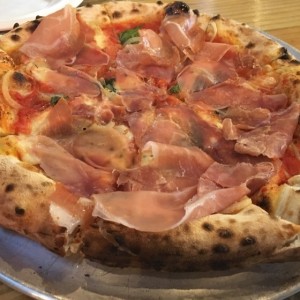 pizza margarita con jamon serrano 