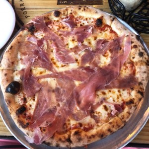 4 esquinas con extra de prosciutto