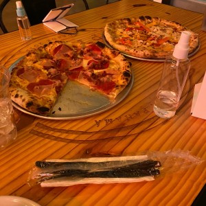 Pizzas rojas - Pizza casco viejo