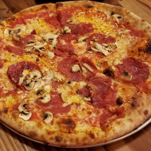 pepperoni y hongos 