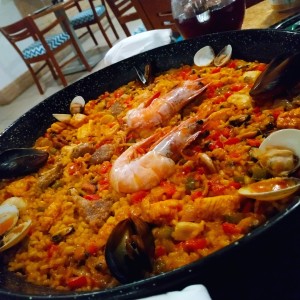 paella mar y tierra