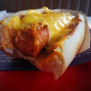 chilli dog con queso extra!!