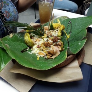 patacones con mixto de mariscos