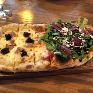 Pizza mitad Rustica y mitad Ficus