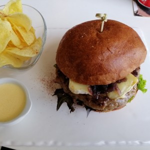 Hamburguesa de chorizo de cerveza negra