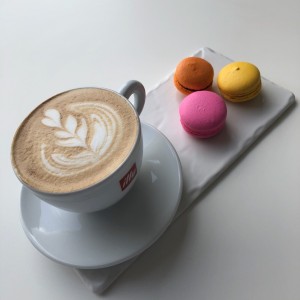 Capuccino y Macarrons