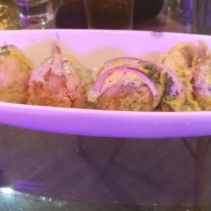 croqueta de yuca rellena con salmon