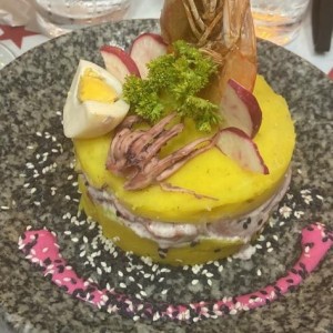 Causa rellena de mariscos