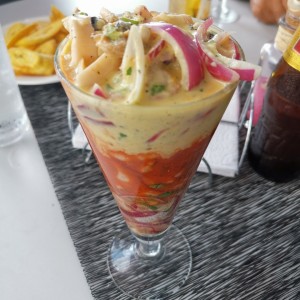 Platos Varios - Ceviche tres Tonos