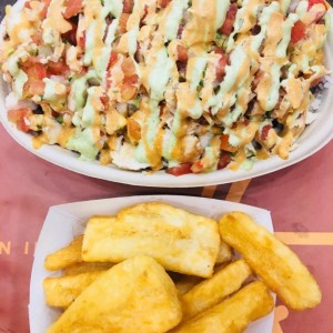 chicken bowl con yuca frita