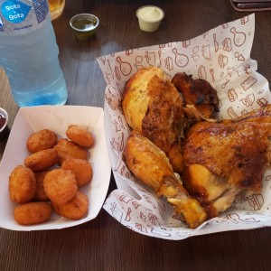 1/2 pollo y nuggets de maiz