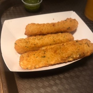 mozarella sticks!! y con la salsa tartara ! ??