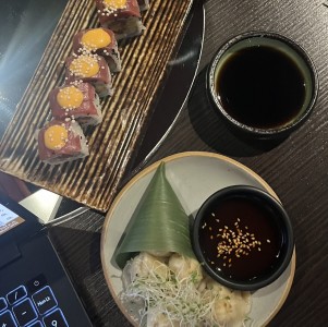 ENTRIES - SPICY TUNA Y DUMPINS 