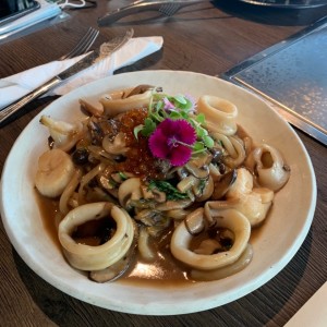 Fried Calamari With 3 Course Sauce